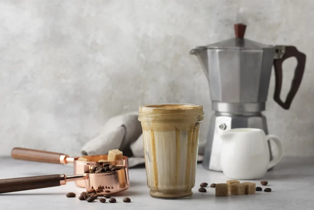 چگونه در خانه شیر قهوه درست کنیم؟