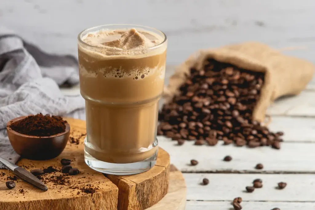 آموزش درست کردن آیس‌کافی با بستنی