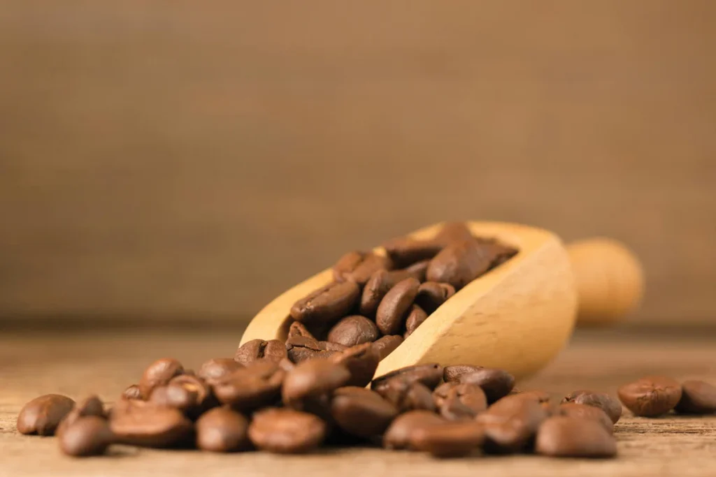 اگر از خود می‌پرسید که نسبت طلایی معادل با چند دانه قهوه برای هر فنجان است، پاسخ حدود ۷۰ عدد است.