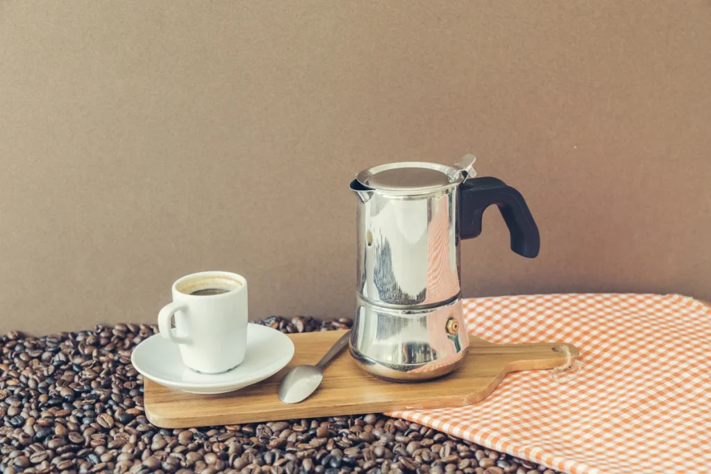 آسیاب ایدهآل برای موکاپات، متوسطریز است، به طور محسوسی ریزتر از قهوه قطرهای اما درشتتر از آسیاب اسپرسو.