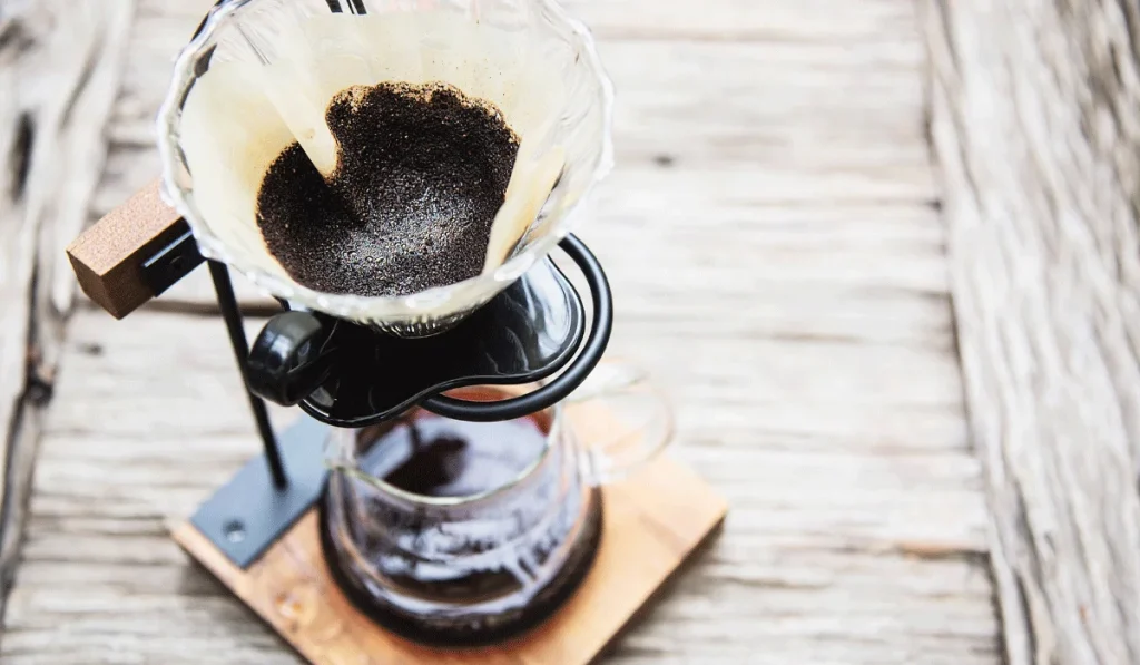 اگر طرفدار قهوهی سیاه با طعم ملایمتر هستید، استفاده از فیلتر انتخاب مناسبی است.