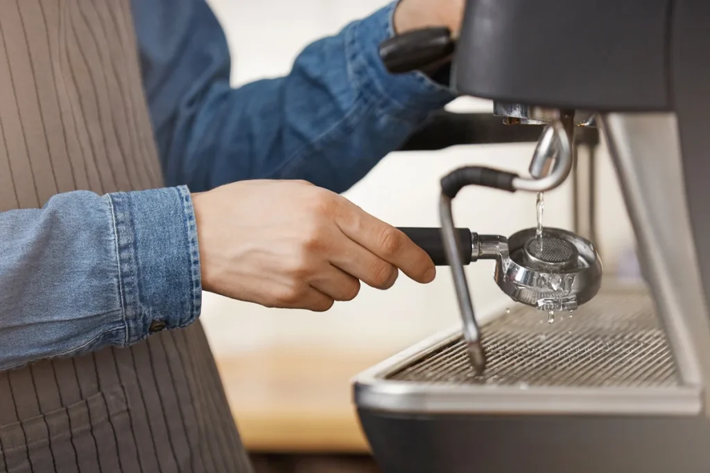 چگونه دستگاه اسپرسوساز خود را تمیز کنیم؟