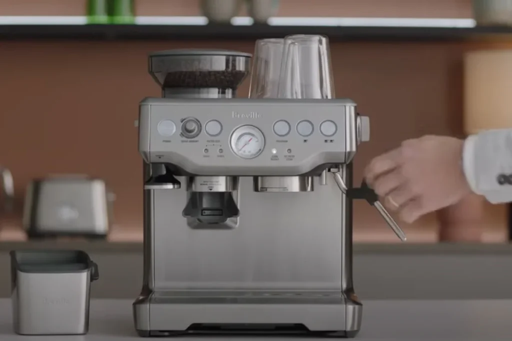  اهرم عصاره‌گیری را سه نوبت و هر نوبت برای ۲۰ تا ۳۰ ثانیه، به سمت بالا حرکت دهید.