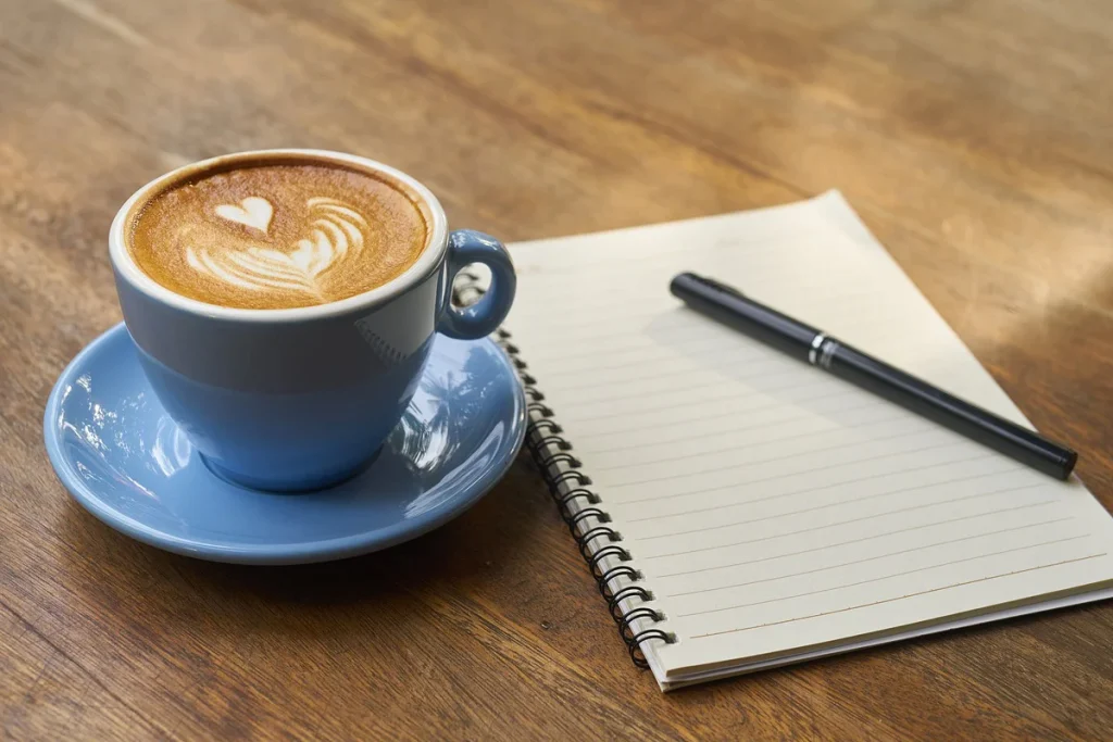 شیر لبنی کمچرب نسبت به شیر لبنی کامل به علت مقادیر بسیار کمتر چربی، انتخاب سالمتری به شمار میآید.