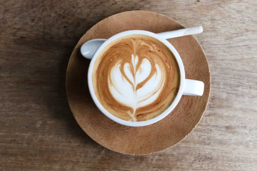 تفاوت در میزان چربی، پروتئین و کربوهیدراتهای یک نوع شیر است که تاثیر مستقیمی بر روی کیفیت فوم ایجاد شده در آن دارد.