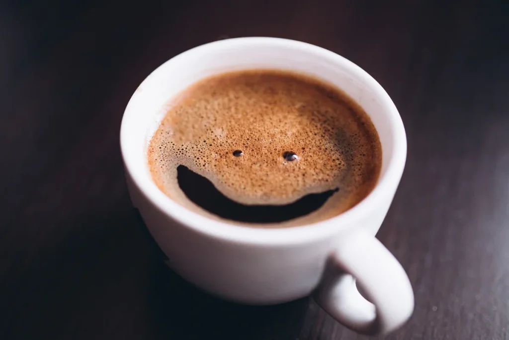 مهم‌ترین عامل در تعریف طعم پیکولو لاته، پایه قهوه آن یعنی ریسترتو است. ریسترتو که در ایتالیایی به معنای «کوتاه» است، با تکنیک عصاره‌گیری متفاوت خود، طعمی متمایز از اسپرسو ایجاد می‌کند.