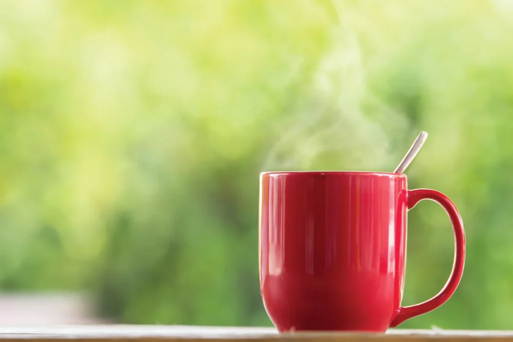 آمریکانو اساساً یک نوشیدنی با استخراج فعال (Active Brew) است، زیرا پایه آن اسپرسو است.