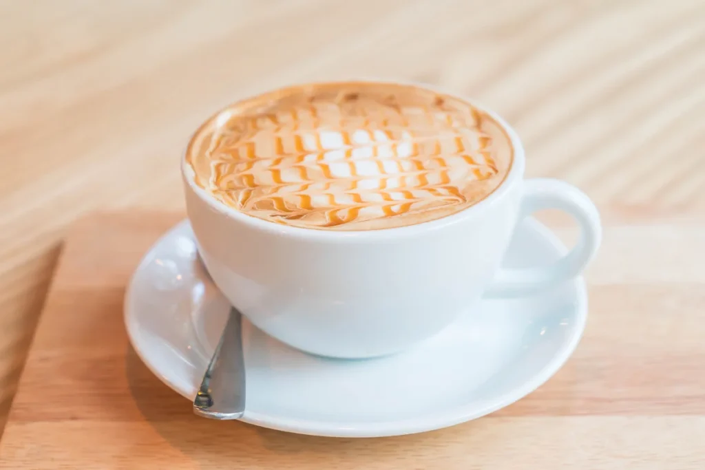 ماکیاتو نوعی نوشیدنی قهوه است که از ترکیب اسپرسو با مقدار کمی شیر یا فوم شیر تهیه میشود.