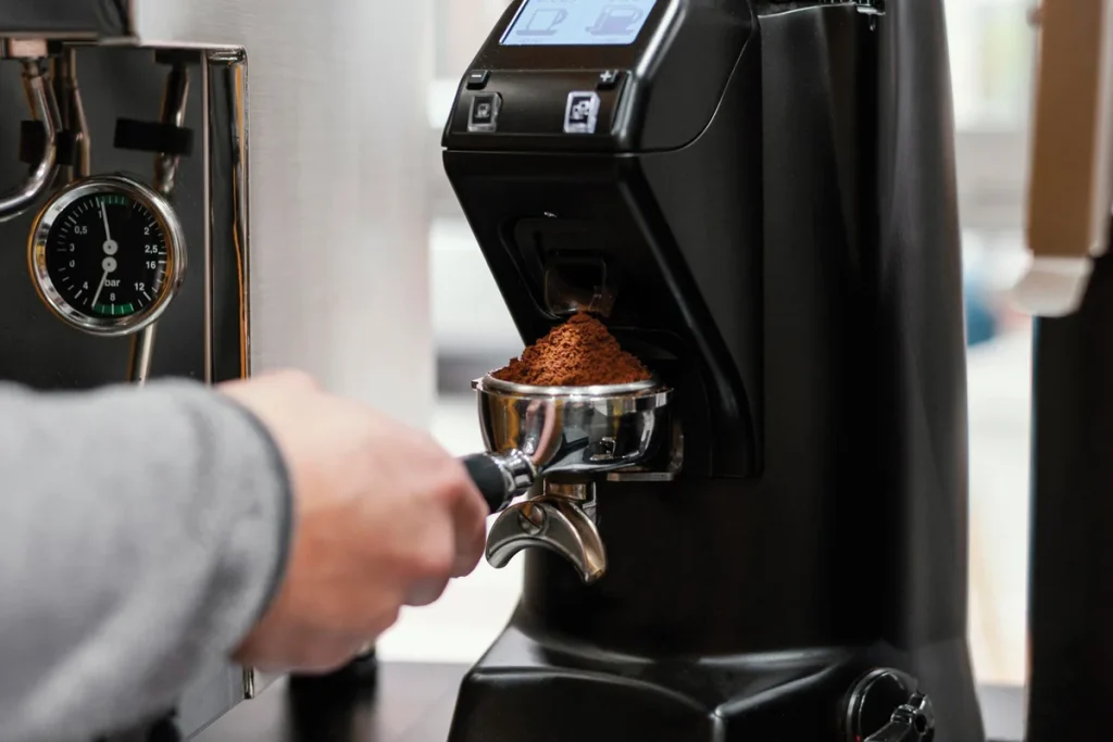 عوامل مختلفی ممکن است که باعث خرابی دستگاه قهوهساز شود.