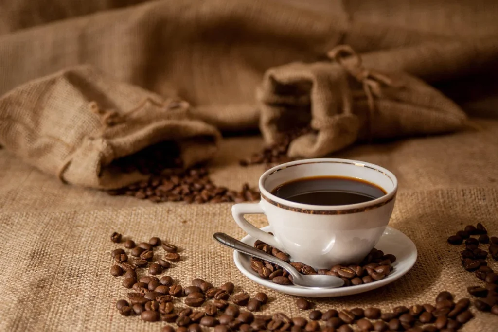 تلخی مطلوب اغلب بخشی از بادی (Body) و پیچیدگی طعم است. در مقابل، تلخی ناخوشایند حسی شبیه به سوختگی، فلزی یا تند و زننده ایجاد میکند.