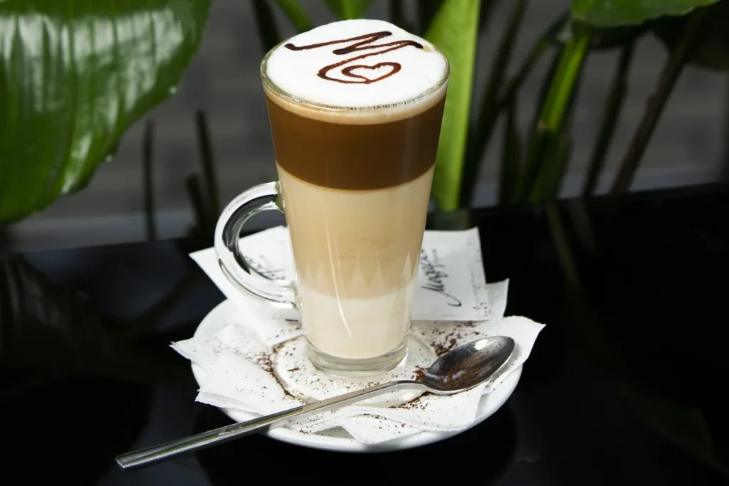 ماکیاتو بهتر است بلافاصله سرو و مصرف شود.