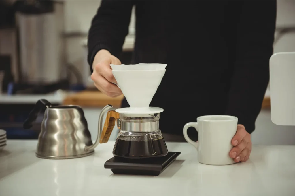 روش چکه‌ای به معنی ریختن آب جوش روی قهوه است.