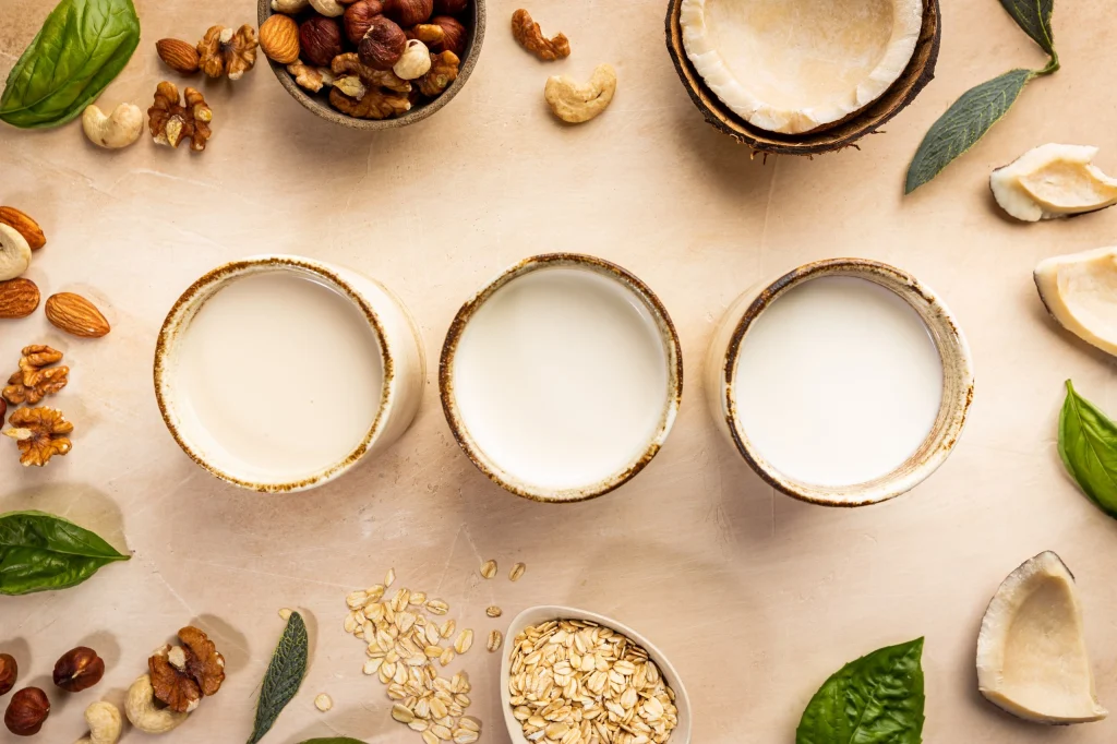 راهنمای کامل انتخاب جایگزینهای گیاهی شیر برای تهیه قهوه حرفهای با بررسی دقیق ویژگیهای هر شیر در ترکیب با اسپرسو و حفظ عطر و طعم اصلی دانه قهوه