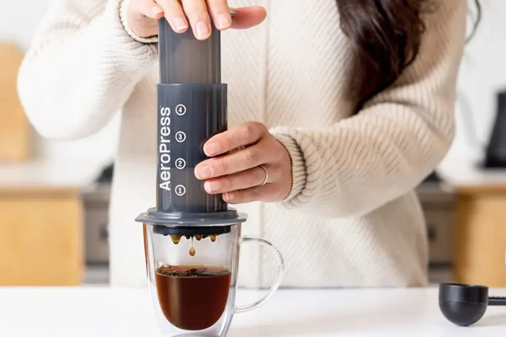 ایروپرس ترکیبی از دو روش غوطهوری و فشار است.