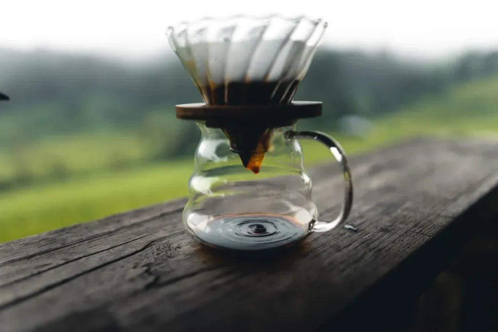 V60 یکی از ابزارهای مدرن دمآوری قهوه است که بخاطر راحتی مورد استقبال قرار گرفت.